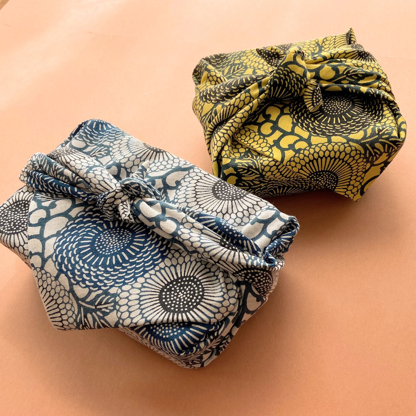 型染め 手ぬぐい / 菊唐草 イエロー