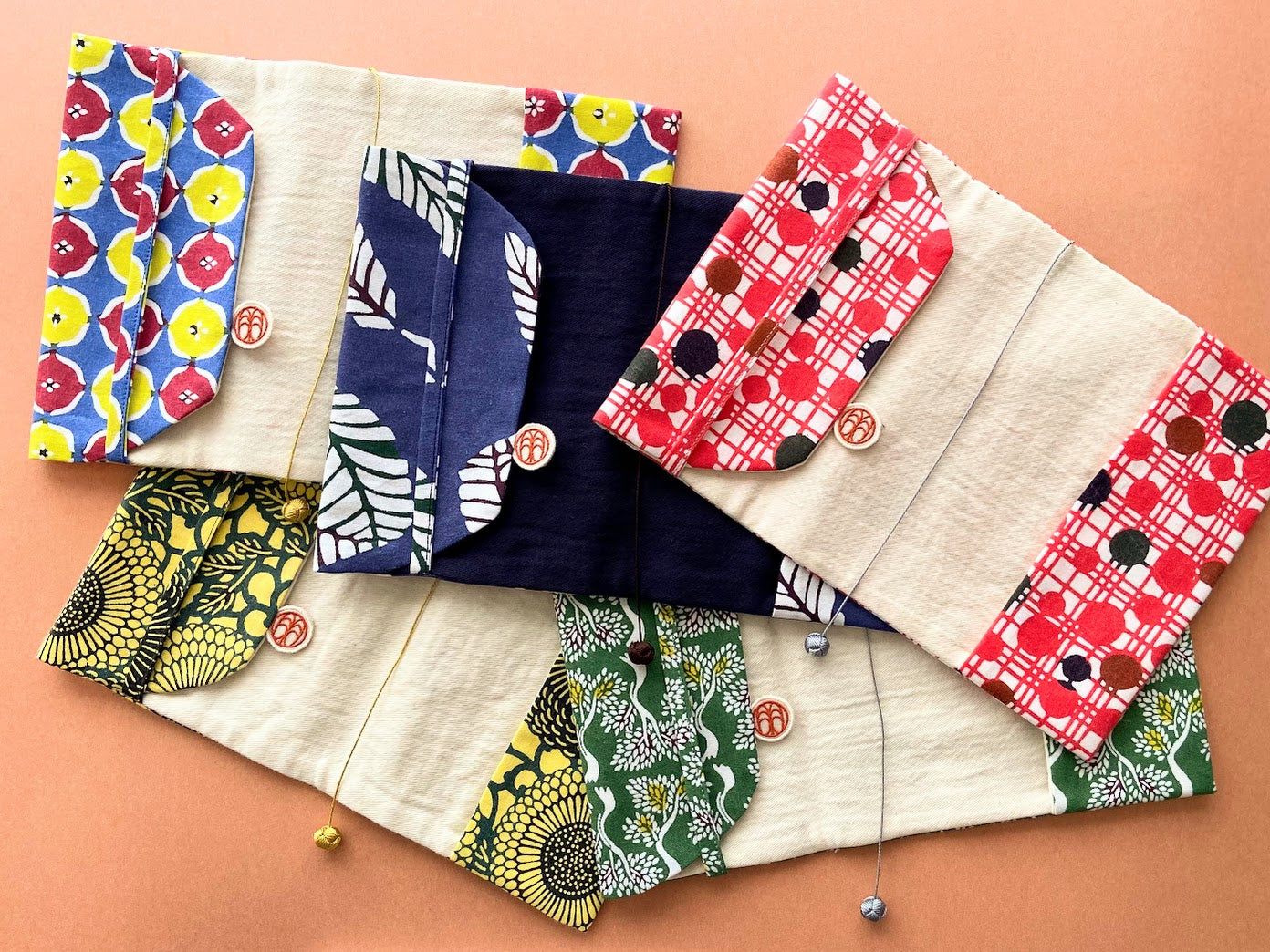 Book cover Shinsho size / Chrysanthemum arabesque