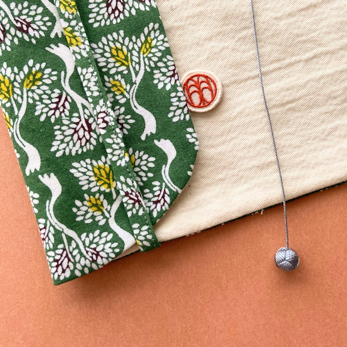 Book cover Shinsho size / Chrysanthemum arabesque