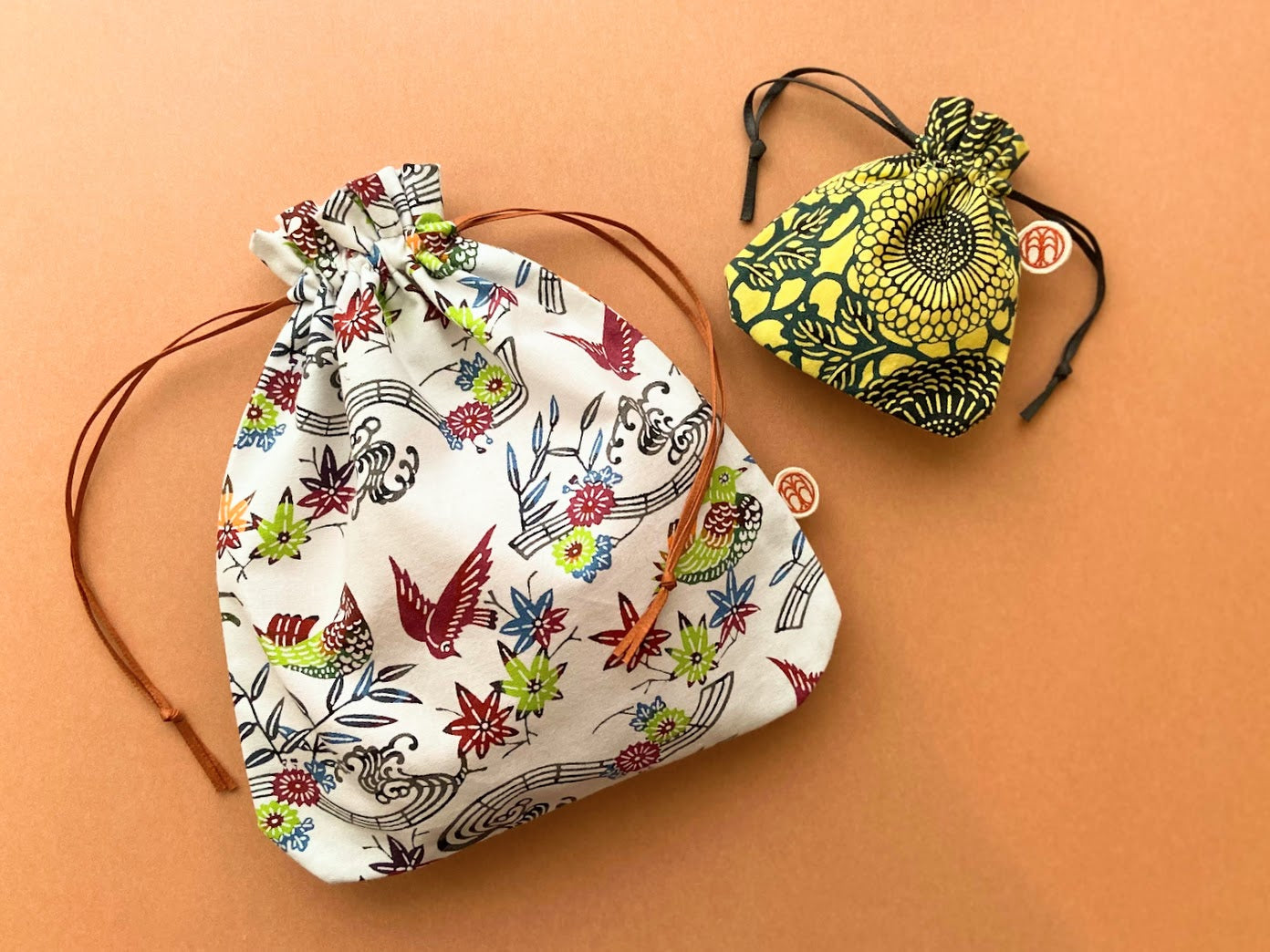 型染め きんちゃく S / 菊唐草