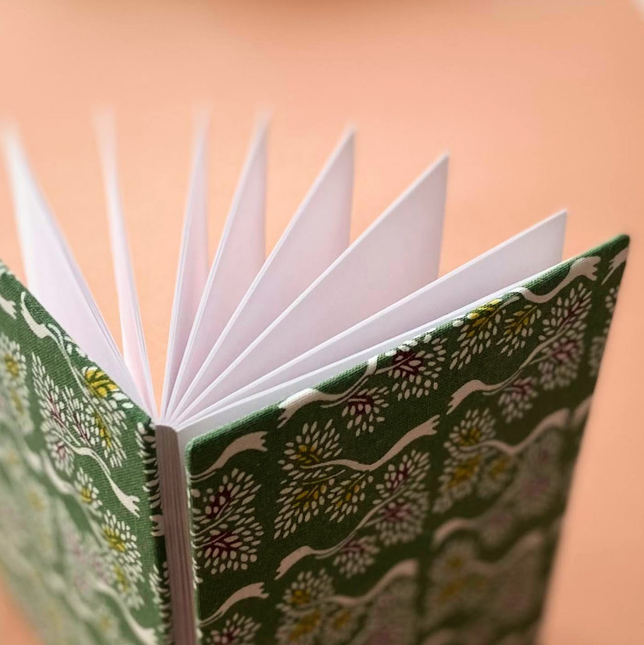 型染め ご朱印帳 / 蝶に扇面草花