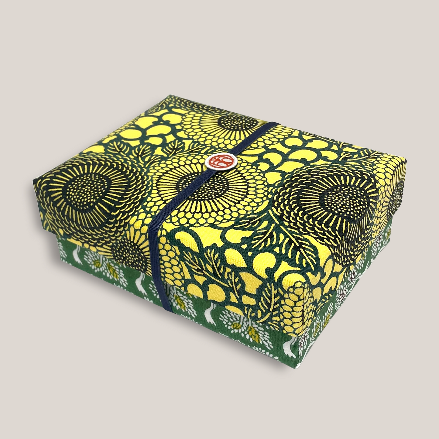 型染め ファブリックボックス M (ハガキサイズ) / 菊唐草 × よろり立樹