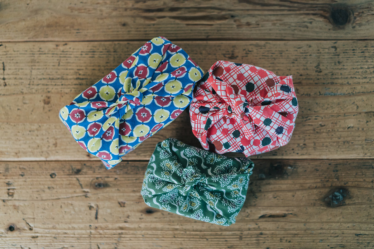 型染め 手ぬぐい / 流水に小菊