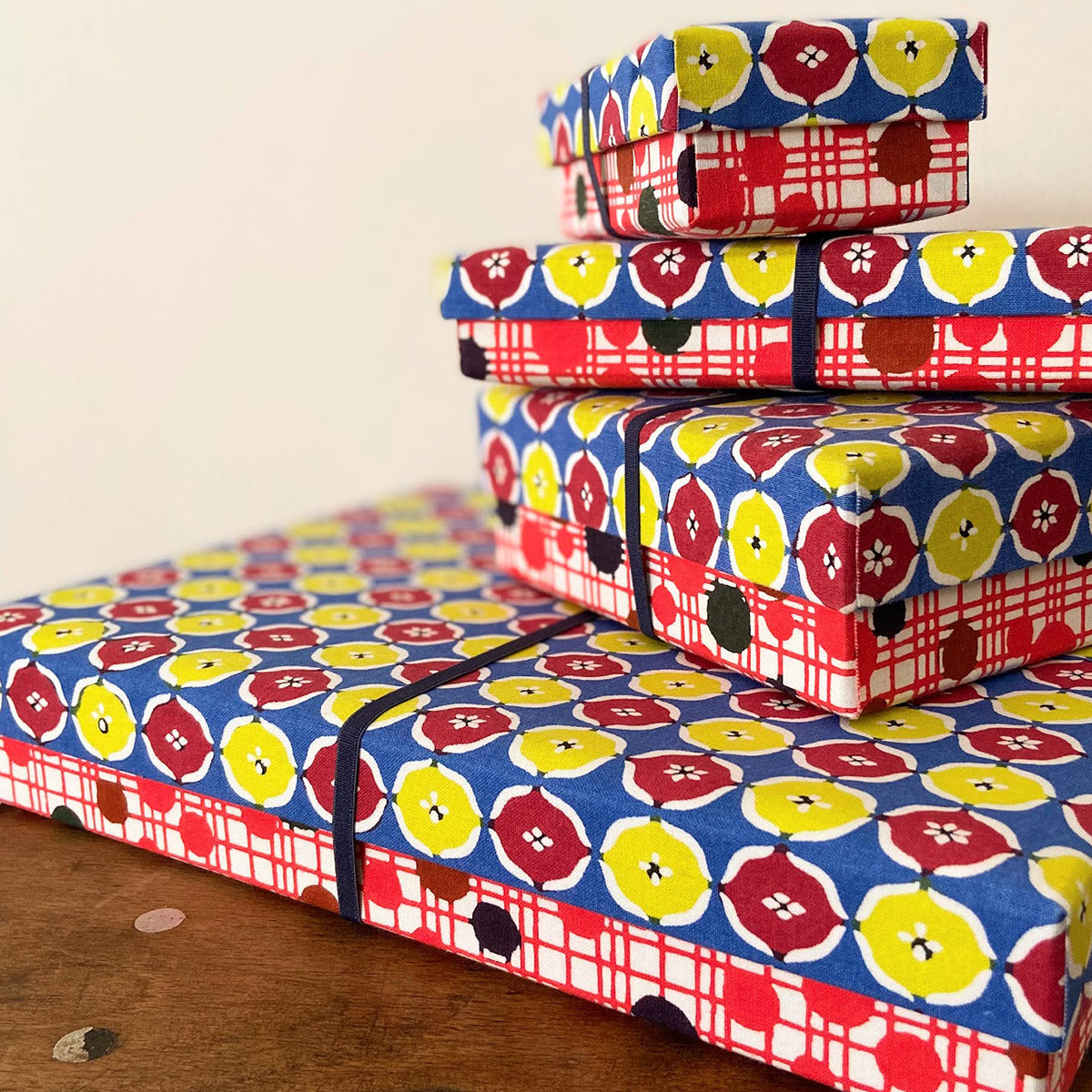 型染め ファブリックボックス L (A4サイズ) / 丸紋崩し × 水玉格子