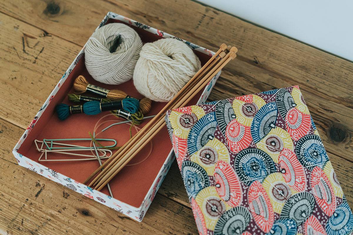 型染め ファブリックボックス L (A4サイズ) / 傘 × 蝶に扇面草花