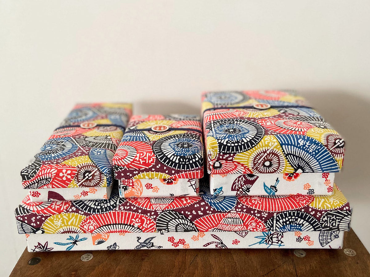 型染め ファブリックボックス L (A4サイズ) / 傘 × 蝶に扇面草花