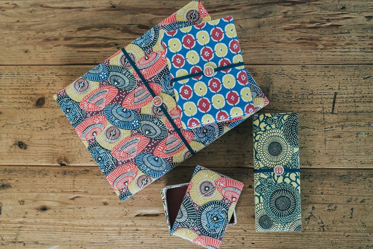 型染め ファブリックボックス M (ハガキサイズ) / 丸紋崩し × 水玉格子