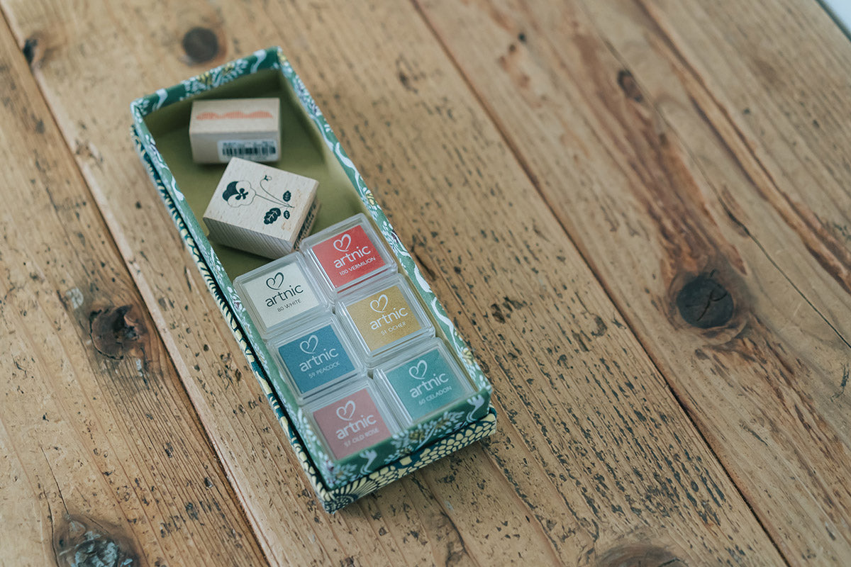 型染め ファブリックボックス ペンケース / 傘 × 蝶に扇面草花