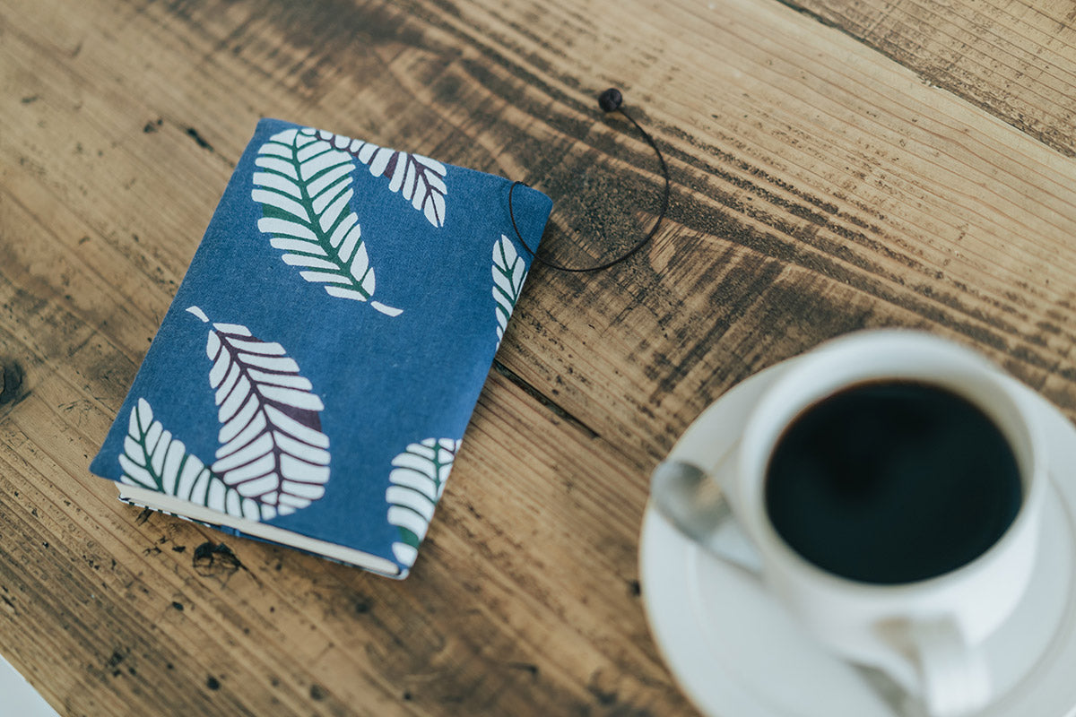 ブックカバー 新書サイズ / 枇杷の葉