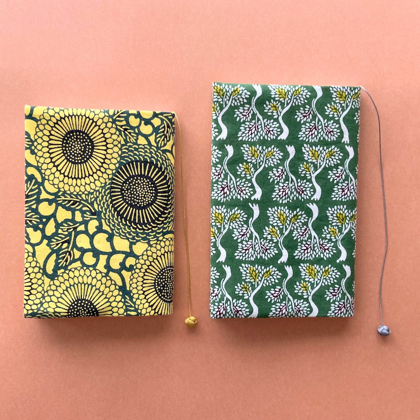 Book cover paperback size / round pattern